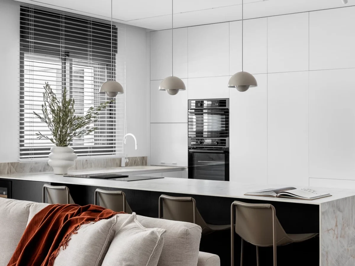 1-daphna-zuzut-project-with-an-elegant-atlas-plan-crystal-white-marble-effect-porcelain-kitchen-countertop-clamp_960_960_50