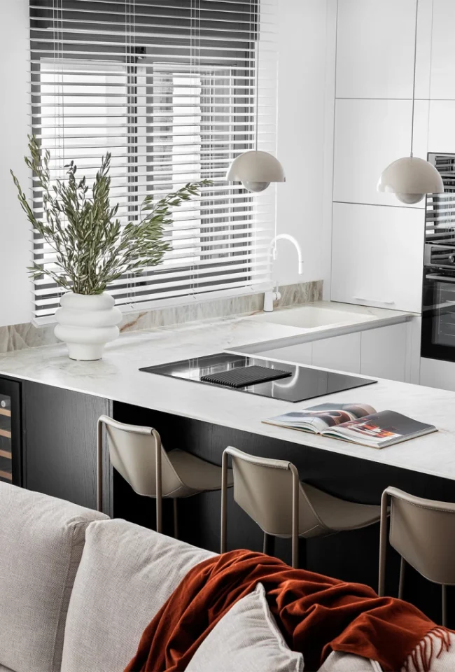 4-porcelain-kitchen-countertop-with-atlas-plan-crystal-white-marble-effect-finish-clip_768_1024_50