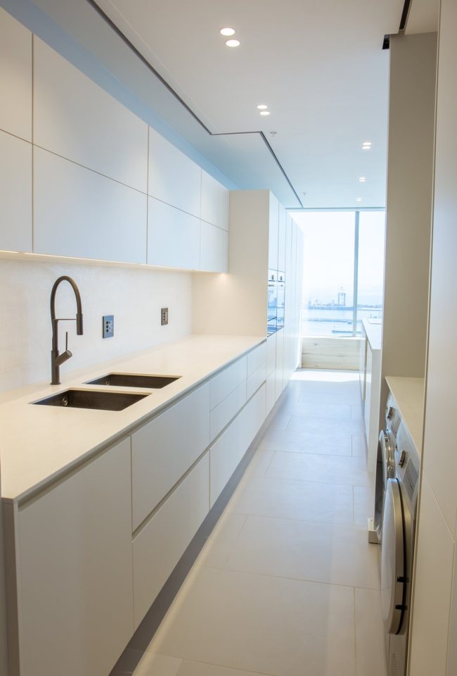 Neolith Iron Frost plans de travail, jambages, façade d'ilot, crédence / distribué par Inside Living