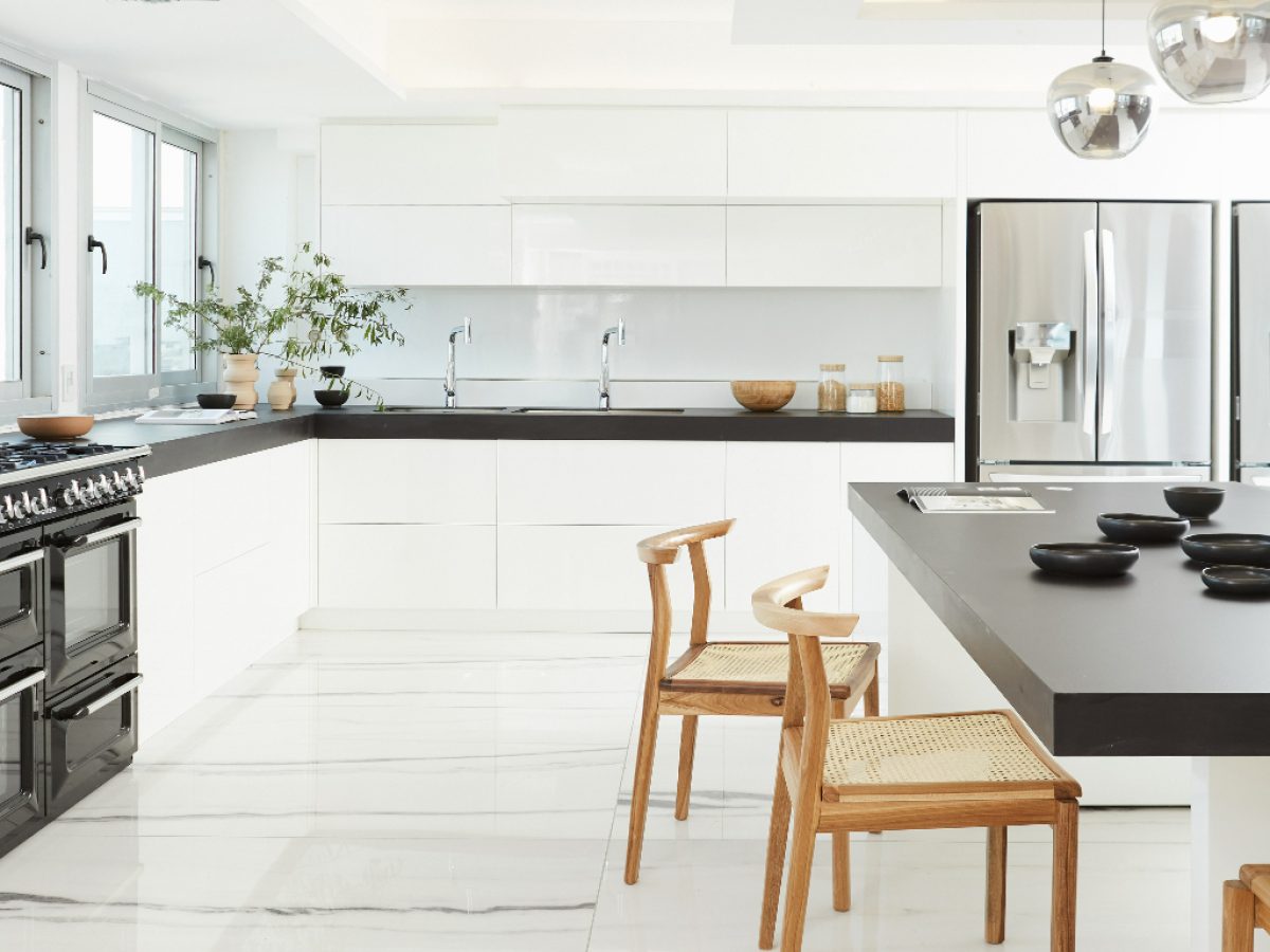 Neolith Nero Satin plans de travail / design par modulus / distribué par De Stefano SA /