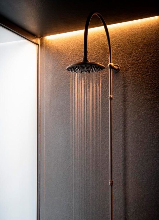 Neolith Nero Zimbabwe faïence de douche / source : HA Group Estudio